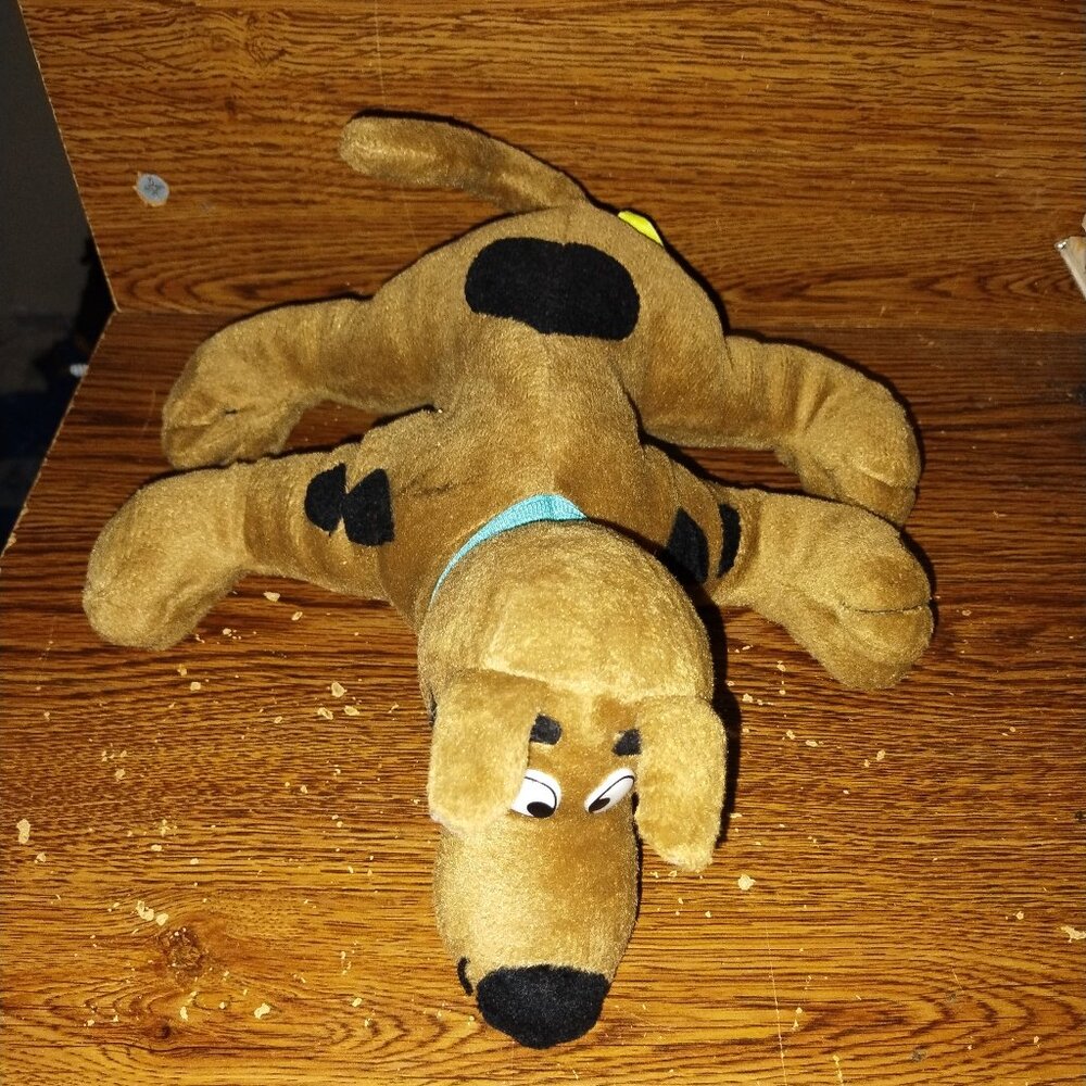 Vintage 11" laying down Scooby Doo with tags (Cartoon Network)